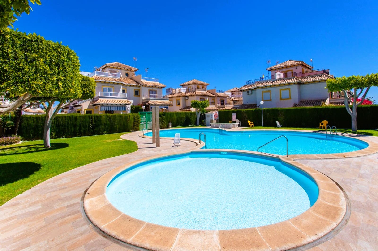 2 soverom Bungalow til salgs i Orihuela Costa med svømmebasseng - € 187 900 (Ref: 9383279)