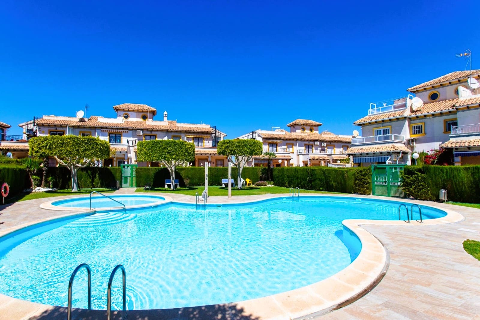 2 soverom Bungalow til salgs i Orihuela Costa med svømmebasseng - € 187 900 (Ref: 9383279)