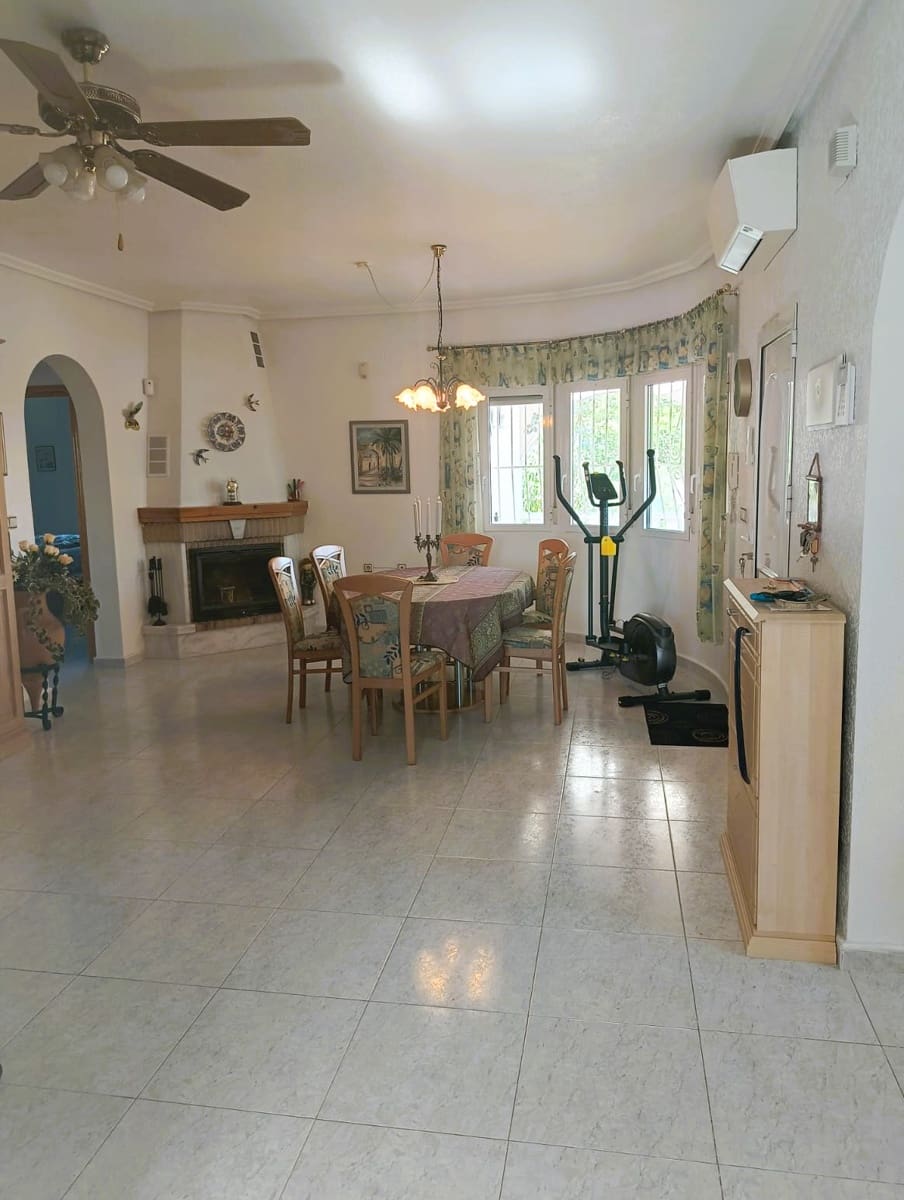 Chalet de 3 habitaciones en La Marina en venta con piscina garaje - 475.000 € (Ref: 9499888)