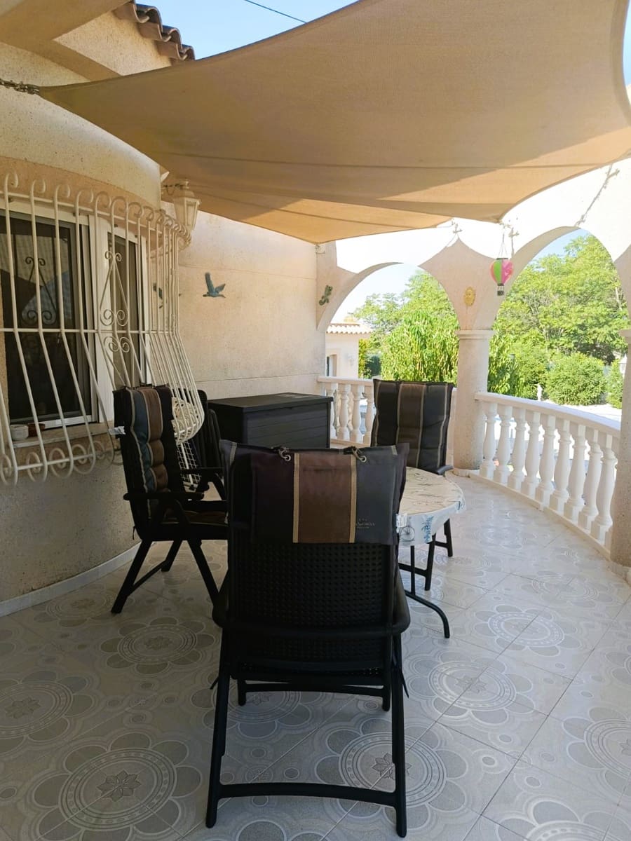 Chalet de 3 habitaciones en La Marina en venta con piscina garaje - 475.000 € (Ref: 9499888)