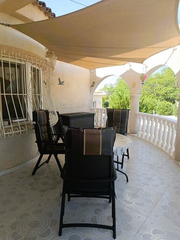 Chalet de 3 habitaciones en La Marina, Elche / Elx en venta con piscina garaje - 475.000 € (Ref: 9499888)