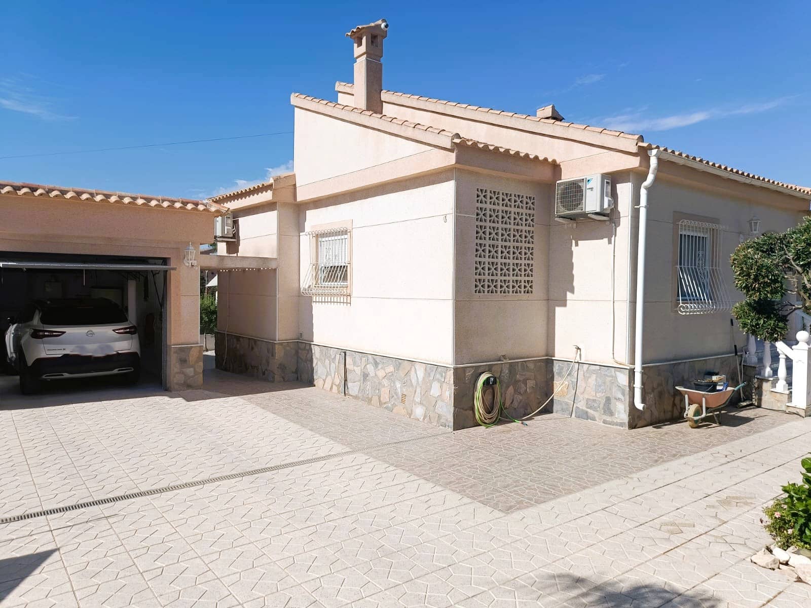 Chalet de 3 habitaciones en La Marina en venta con piscina garaje - 475.000 € (Ref: 9499888)