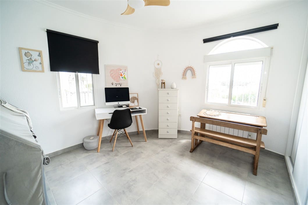 4 camera da letto Villa in vendita in La Siesta con piscina garage - 495.000 € (Rif: 9528907)