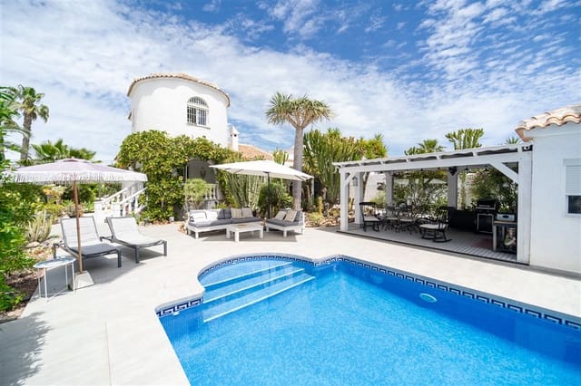 4 makuuhuone Huvila myytävänä paikassa La Siesta, Torrevieja mukana uima-altaan 
autotalli - 495 000 € (Ref: 9528907)