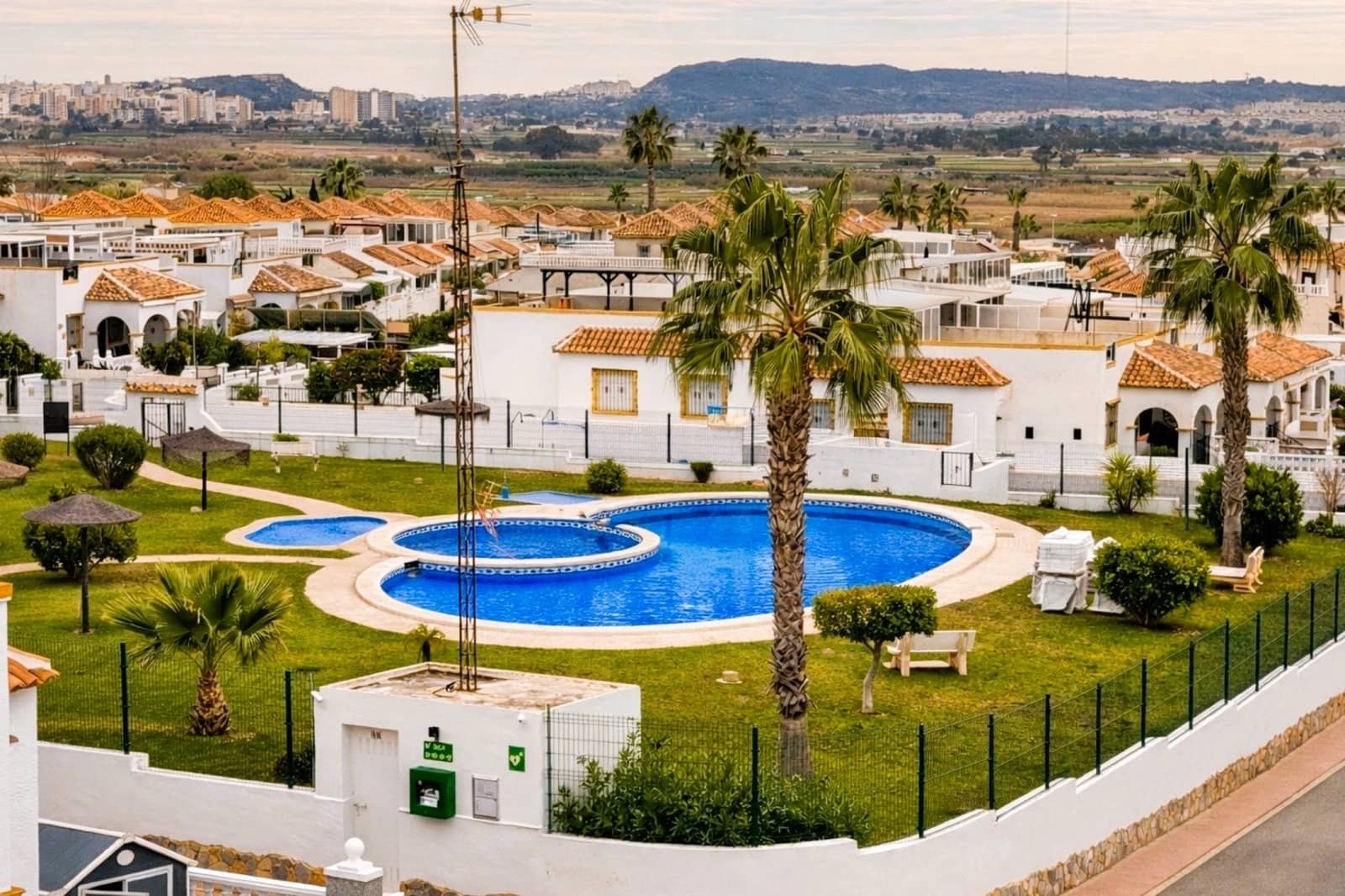 3 soverom Villa til salgs i La Marina med svømmebasseng garasje - € 191 900 (Ref: 9731302)