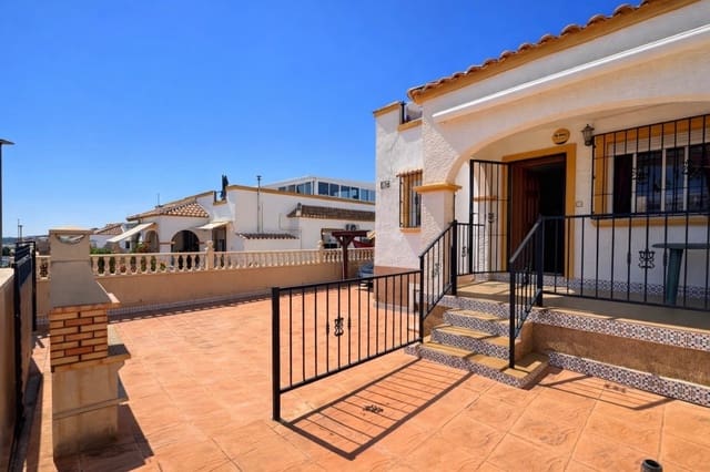 Chalet de 4 habitaciones en La Marina, Elche / Elx en venta con piscina garaje - 194.900 € (Ref: 9731304)