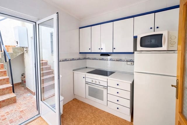 Chalet de 4 habitaciones en La Marina, Elche / Elx en venta con piscina garaje - 194.900 € (Ref: 9731304)