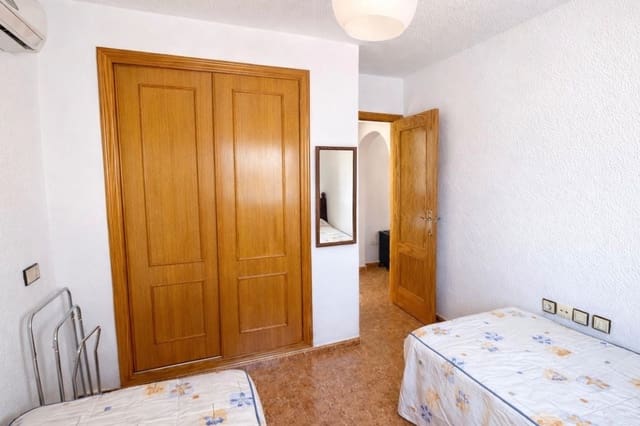 Chalet de 4 habitaciones en La Marina, Elche / Elx en venta con piscina garaje - 194.900 € (Ref: 9731304)