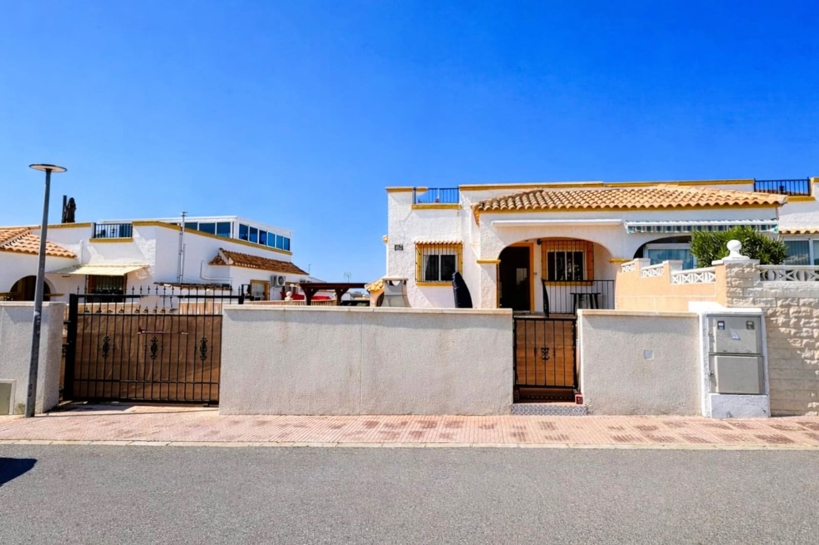 4 soverom Villa til salgs i La Marina med svømmebasseng garasje - € 194 900 (Ref: 9731304)