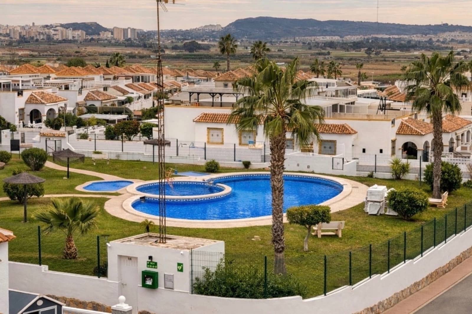 4 soverom Villa til salgs i La Marina med svømmebasseng garasje - € 194 900 (Ref: 9731304)