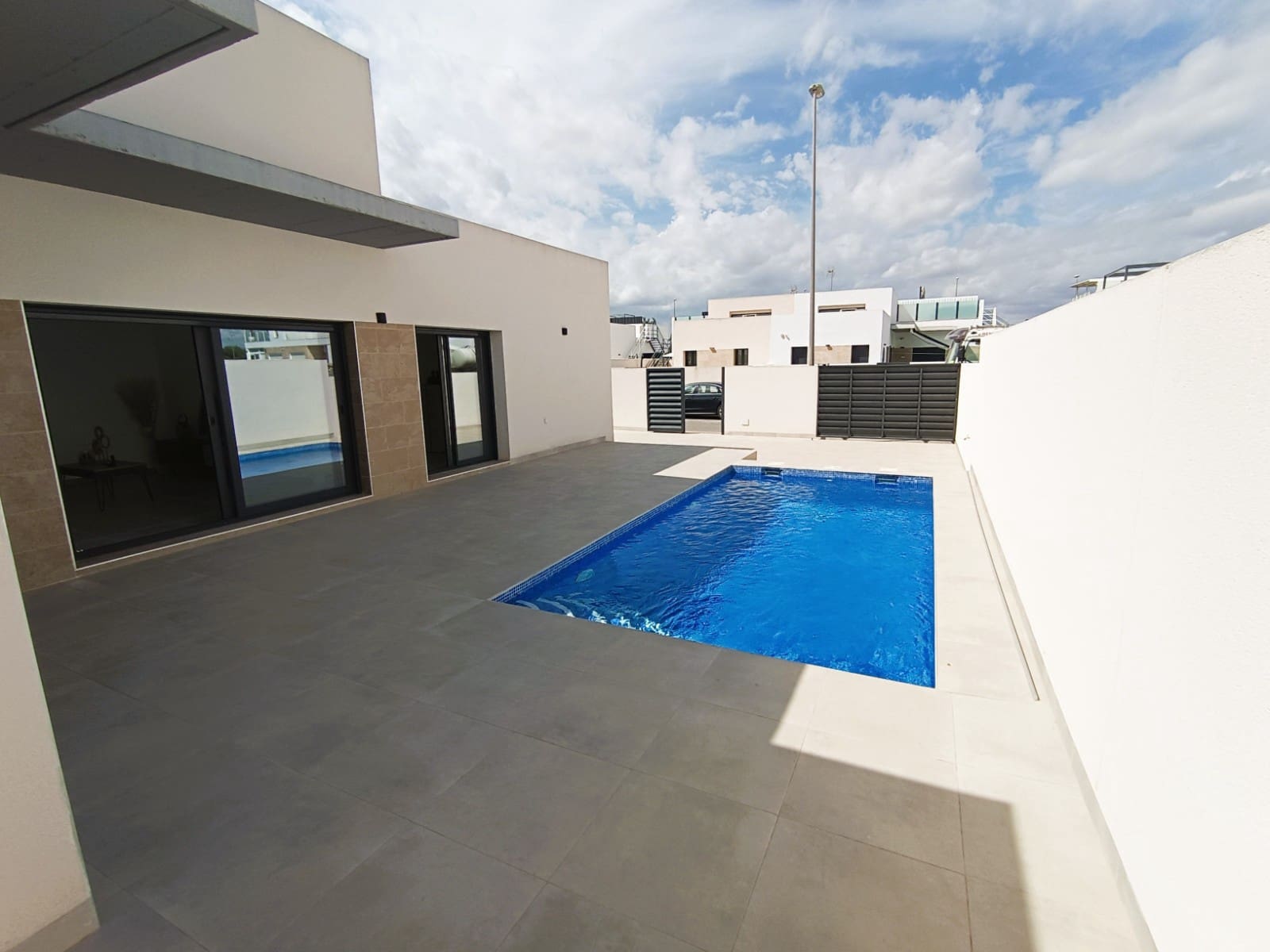 3 bedroom Villa for sale in Daya Nueva with pool garage - € 380,000 (Ref: 9731317)