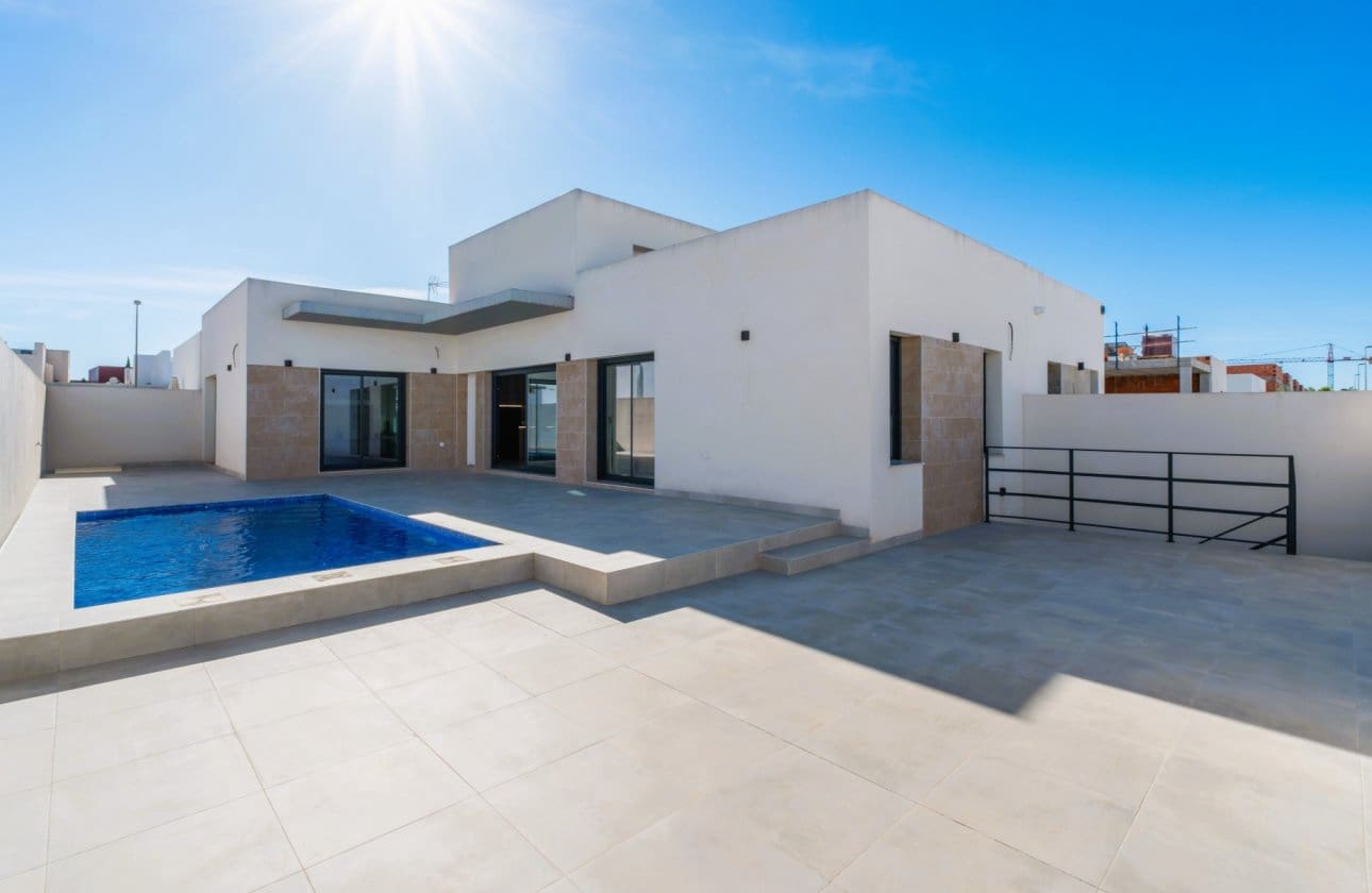 3 bedroom Villa for sale in Daya Nueva with pool - € 380,000 (Ref: 9731317)