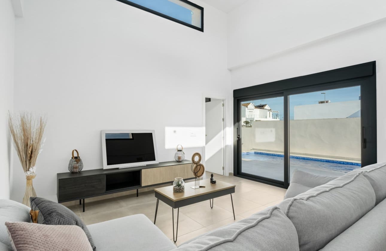 3 bedroom Villa for sale in Daya Nueva with pool - € 380,000 (Ref: 9731317)