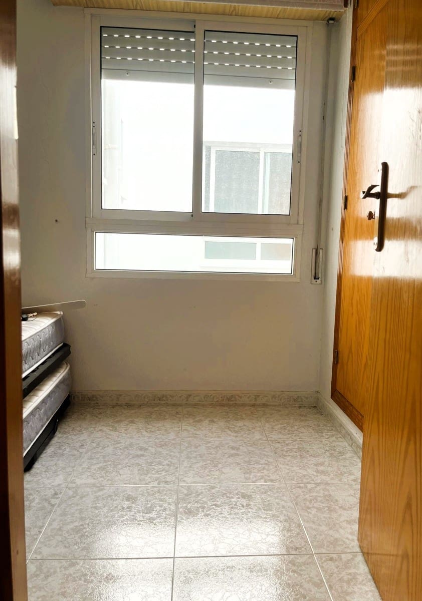 Apartamento de 3 habitaciones en Torrevieja en venta con piscina garaje - 184.900 € (Ref: 9731318)