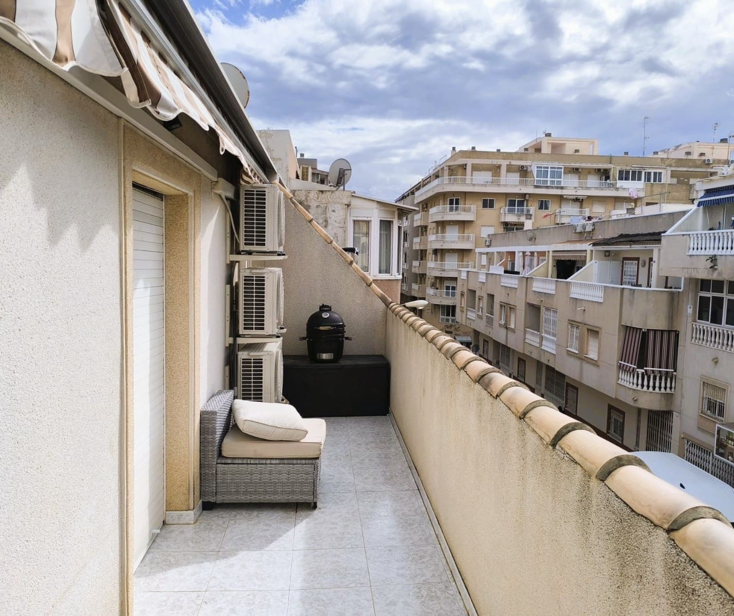 Apartamento de 3 habitaciones en Torrevieja en venta con piscina garaje - 184.900 € (Ref: 9731318)