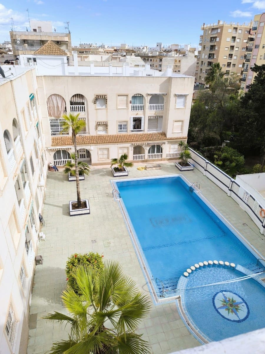 Apartamento de 3 habitaciones en Torrevieja en venta con piscina garaje - 184.900 € (Ref: 9731318)
