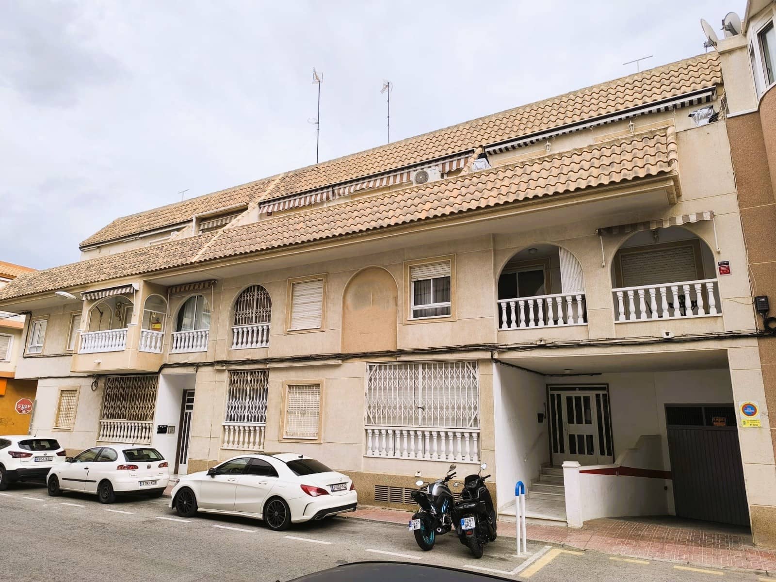 Apartamento de 3 habitaciones en Torrevieja en venta con piscina garaje - 184.900 € (Ref: 9731318)