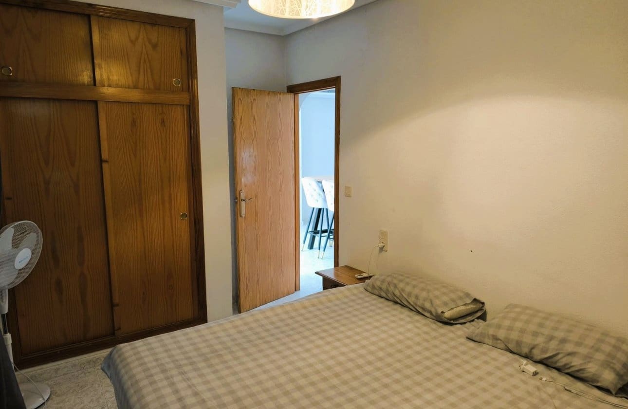 3 soveværelse Strandlejlighed til salg i Torrevieja med swimmingpool garage - € 158.900 (Ref: 9731318)