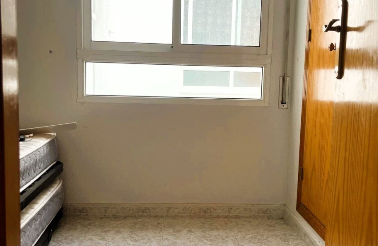 3 soveværelse Strandlejlighed til salg i Torrevieja med swimmingpool garage - € 158.900 (Ref: 9731318)