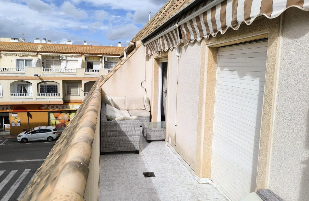 3 soveværelse Strandlejlighed til salg i Torrevieja med swimmingpool garage - € 158.900 (Ref: 9731318)