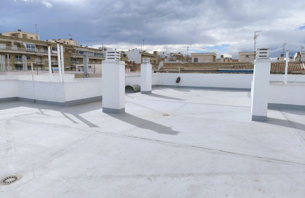 3 soveværelse Strandlejlighed til salg i Torrevieja med swimmingpool garage - € 158.900 (Ref: 9731318)