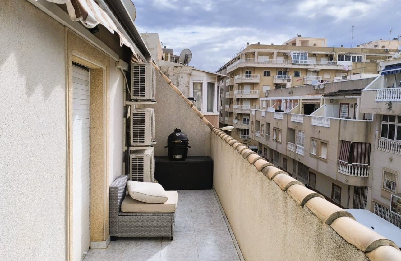 3 soveværelse Strandlejlighed til salg i Torrevieja med swimmingpool garage - € 158.900 (Ref: 9731318)
