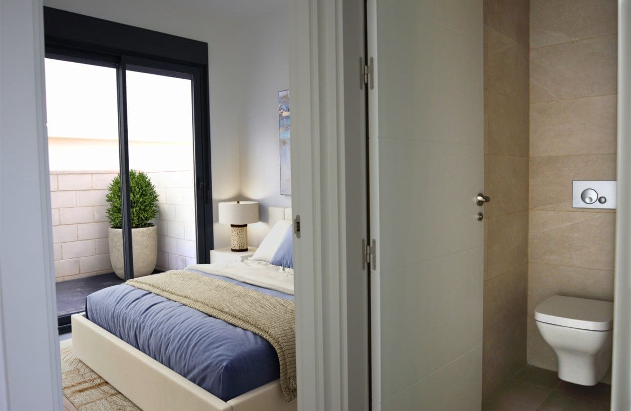 Chalet de 3 habitaciones en Gran Alacant en venta con piscina - 435.000 € (Ref: 9731320)