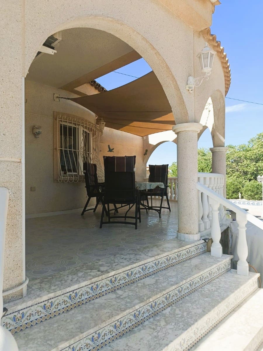 3 bedroom Villa for sale in San Fulgencio with pool garage - € 459,000 (Ref: 9731326)