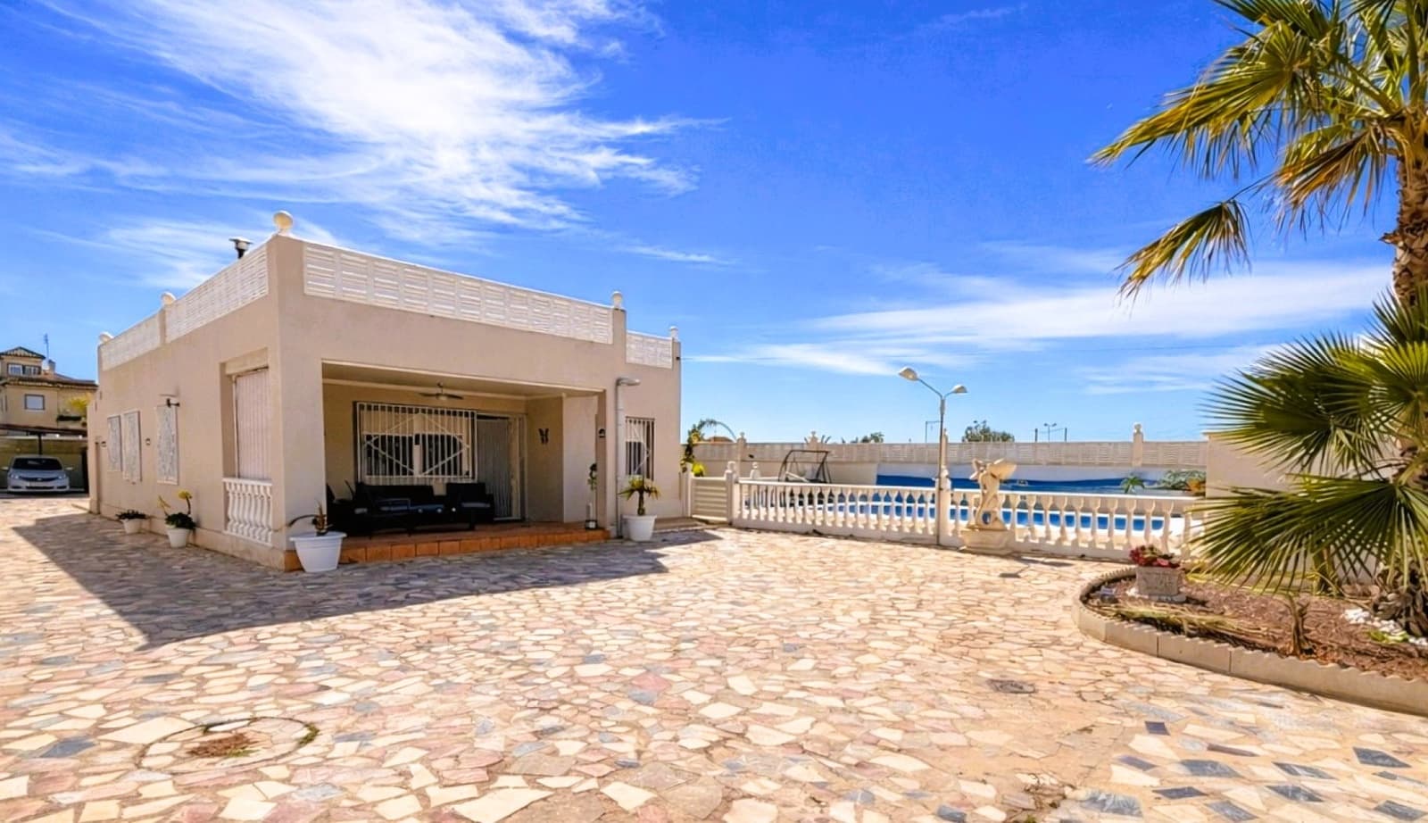 4 bedroom Villa for sale in La Marina with pool garage - € 334,900 (Ref: 9751711)