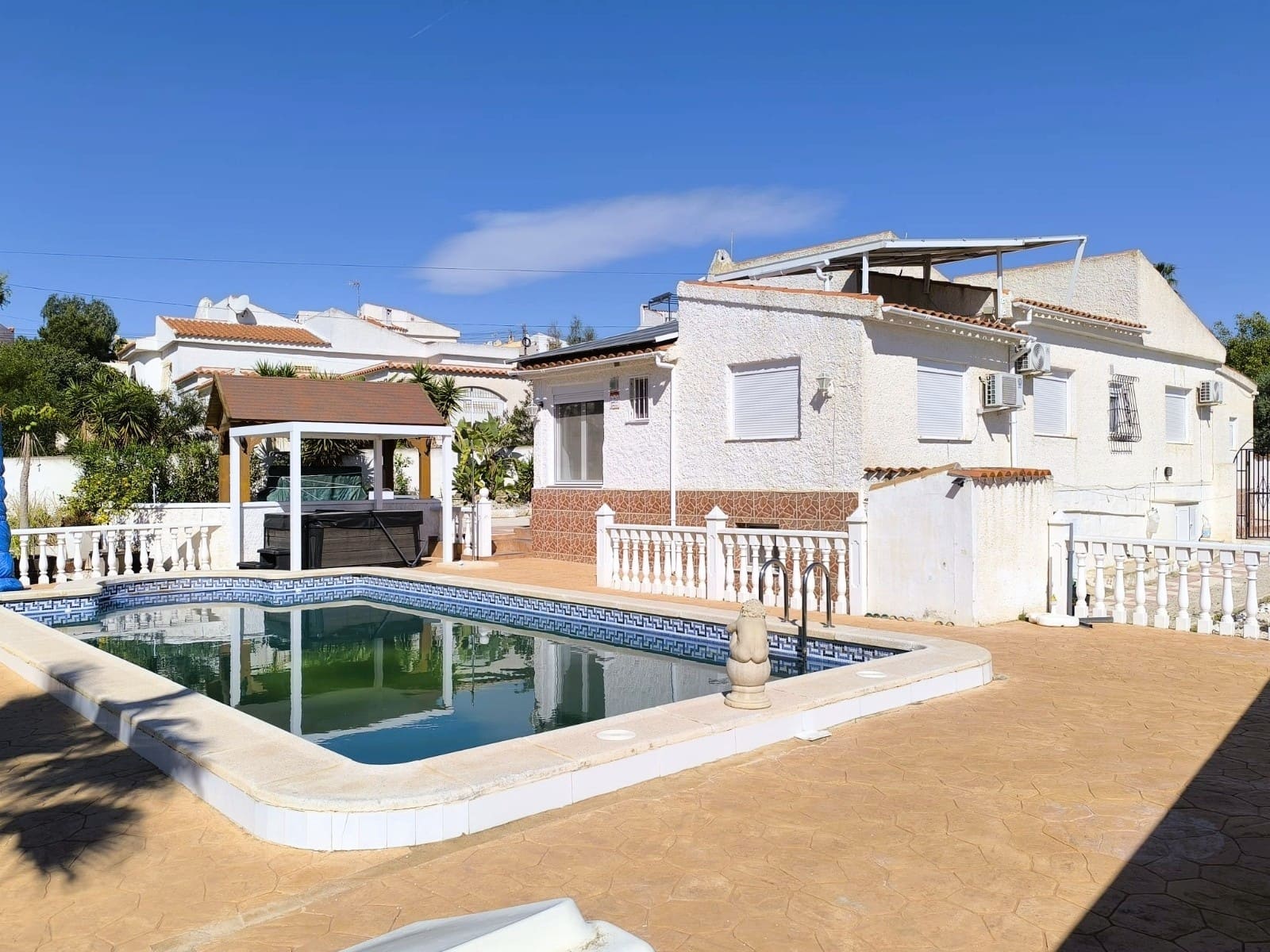 4 bedroom Villa for sale in San Fulgencio with pool garage - € 449,900 (Ref: 9794476)