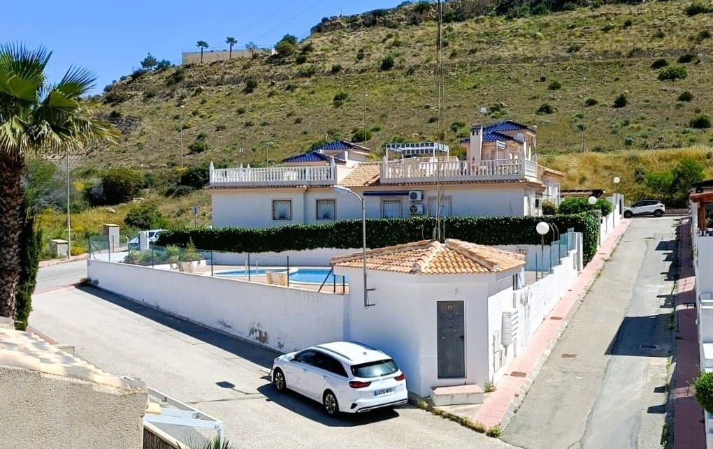 3 sypialnia Willa na sprzedaż w Ciudad Quesada z basenem garażem - 398 900 € (Ref: 9804093)