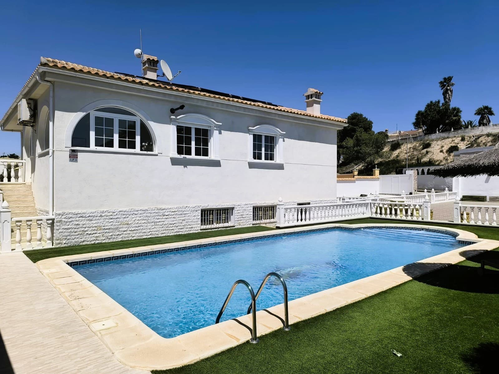 5 sypialnia Willa na sprzedaż w La Marina z basenem garażem - 548 900 € (Ref: 9833578)