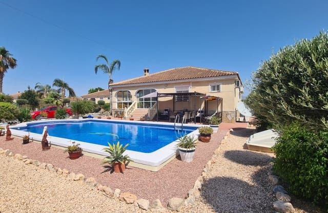 3 soveværelse Villa til salg i Catral med swimmingpool - € 379.900 (Ref: 9851318)