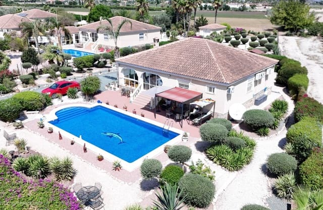 3 soveværelse Villa til salg i Catral med swimmingpool - € 379.900 (Ref: 9851318)