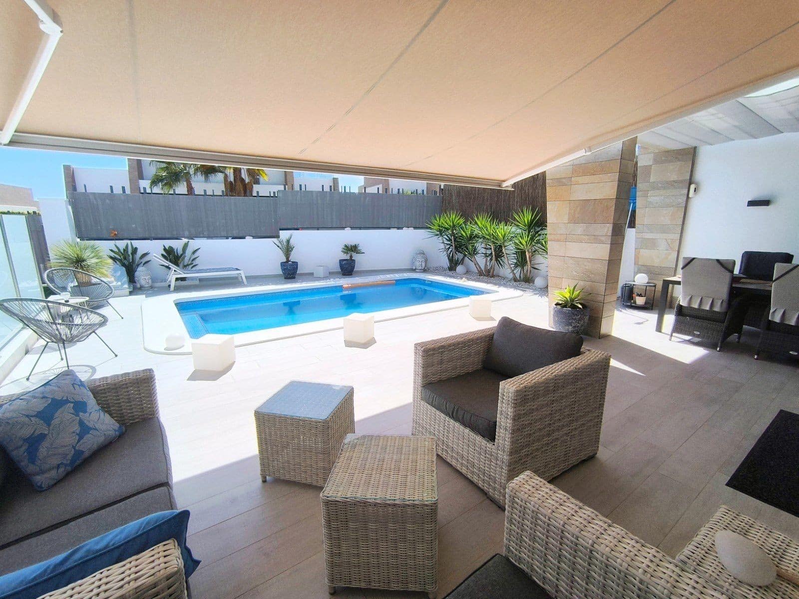 3 soveværelse Villa til salg i Algorfa med swimmingpool garage - € 584.900 (Ref: 9851319)