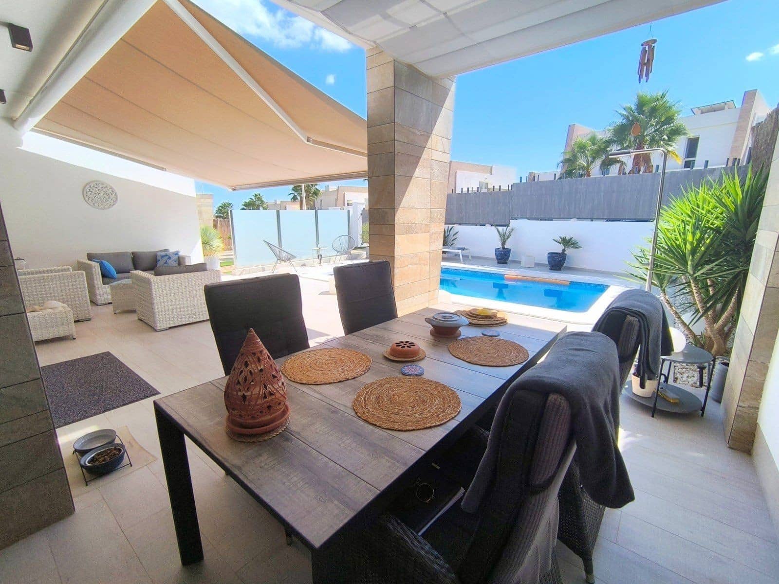 3 soveværelse Villa til salg i Algorfa med swimmingpool garage - € 584.900 (Ref: 9851319)