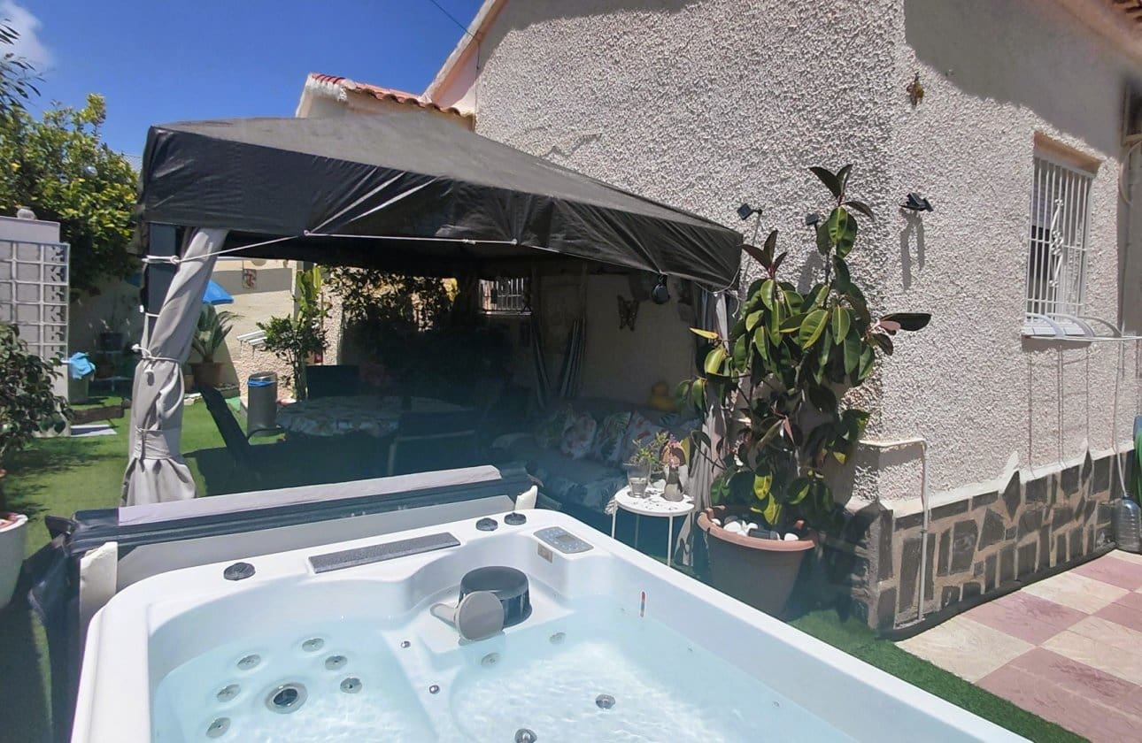3 bedroom Villa for sale in San Fulgencio with garage - € 245,000 (Ref: 9878264)