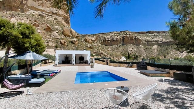 Chalet de 3 habitaciones en Crevillente / Crevillent en venta con piscina garaje - 394.900 € (Ref: 9890055)