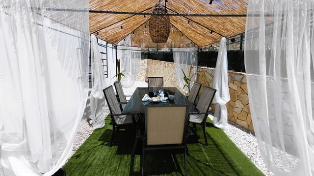 Chalet de 3 habitaciones en Crevillente / Crevillent en venta con piscina garaje - 394.900 € (Ref: 9890055)