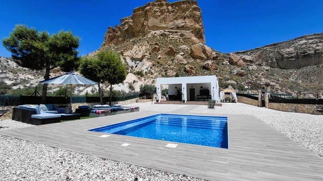Chalet de 3 habitaciones en Crevillente / Crevillent en venta con piscina garaje - 394.900 € (Ref: 9890055)