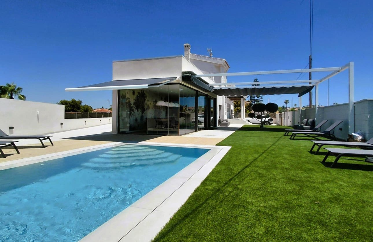 3 chambre Villa/Maison à vendre à San Fulgencio avec piscine garage - 949 900 € (Ref: 9927069)