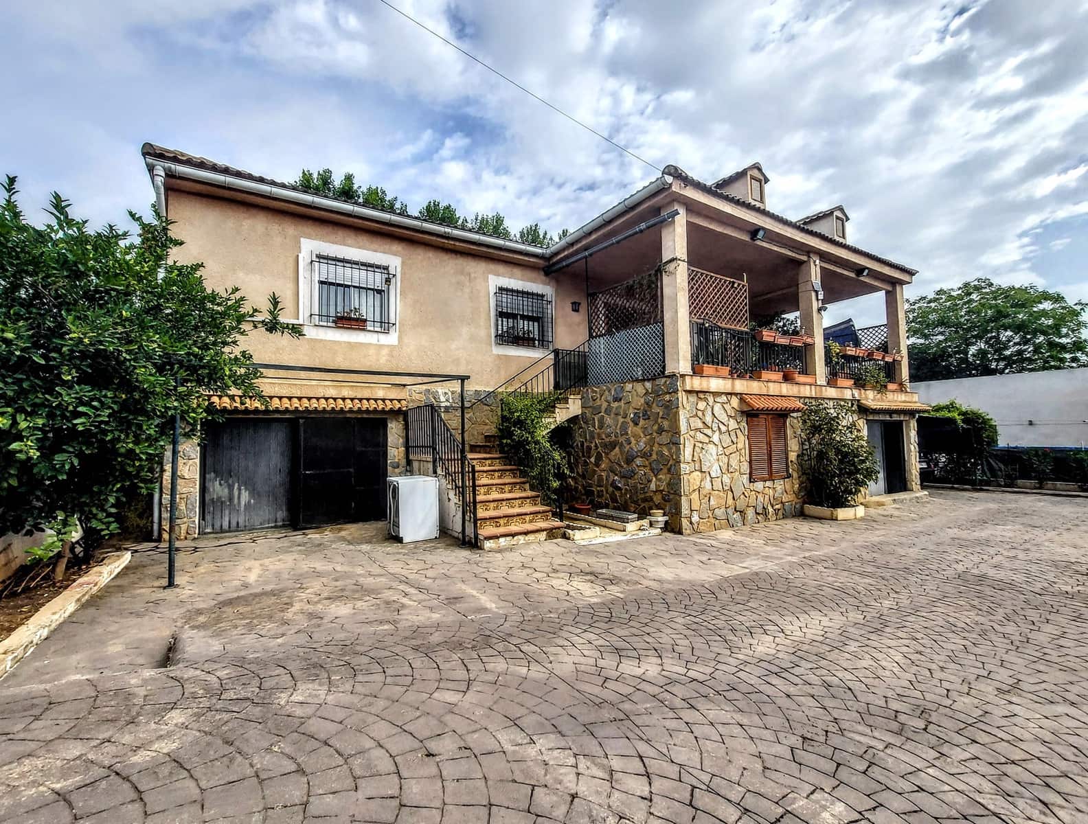 5 bedroom Villa for sale in Catadau with pool - € 298,000 (Ref: 10040697)