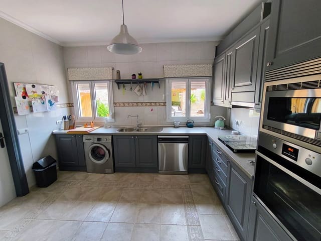3 soveværelse Villa til salg i Montroy med swimmingpool garage - € 295.000 (Ref: 10044602)