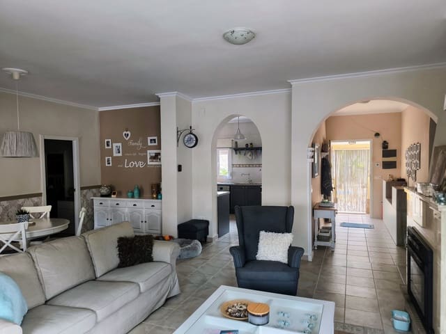 3 soveværelse Villa til salg i Montroy med swimmingpool garage - € 295.000 (Ref: 10044602)