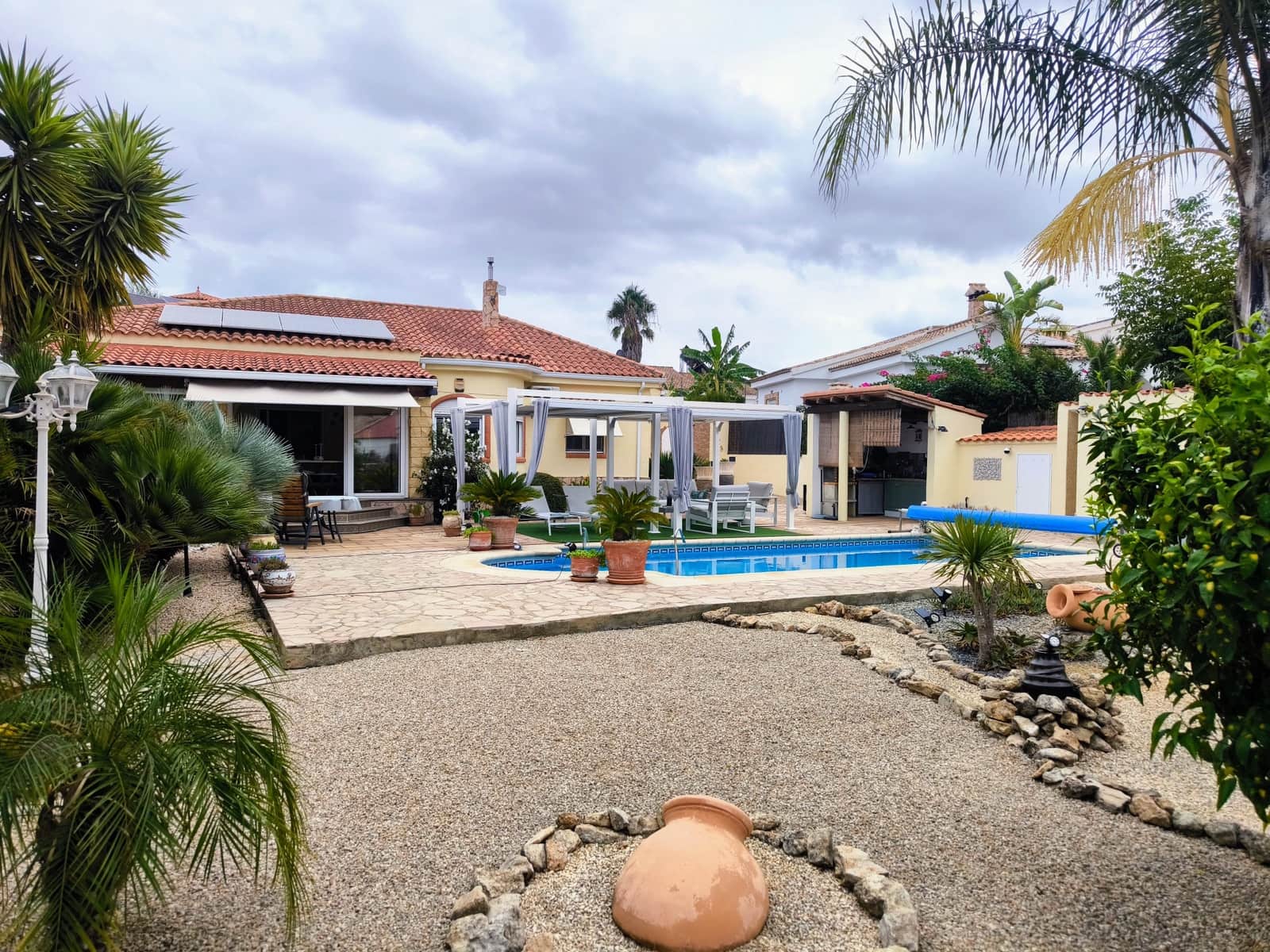 3 soverom Villa til salgs i Montroy med svømmebasseng garasje - € 295 000 (Ref: 10044602)