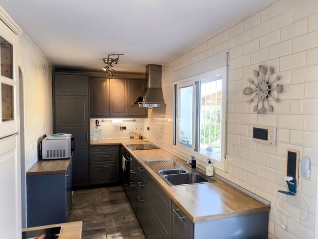 5 soverom Villa til salgs i Turís med svømmebasseng garasje - € 299 950 (Ref: 10048856)