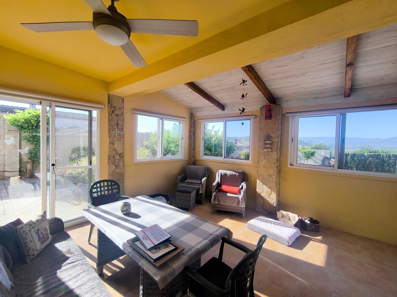 5 bedroom Villa for sale in Turis with pool garage - € 299,950 (Ref: 10048856)
