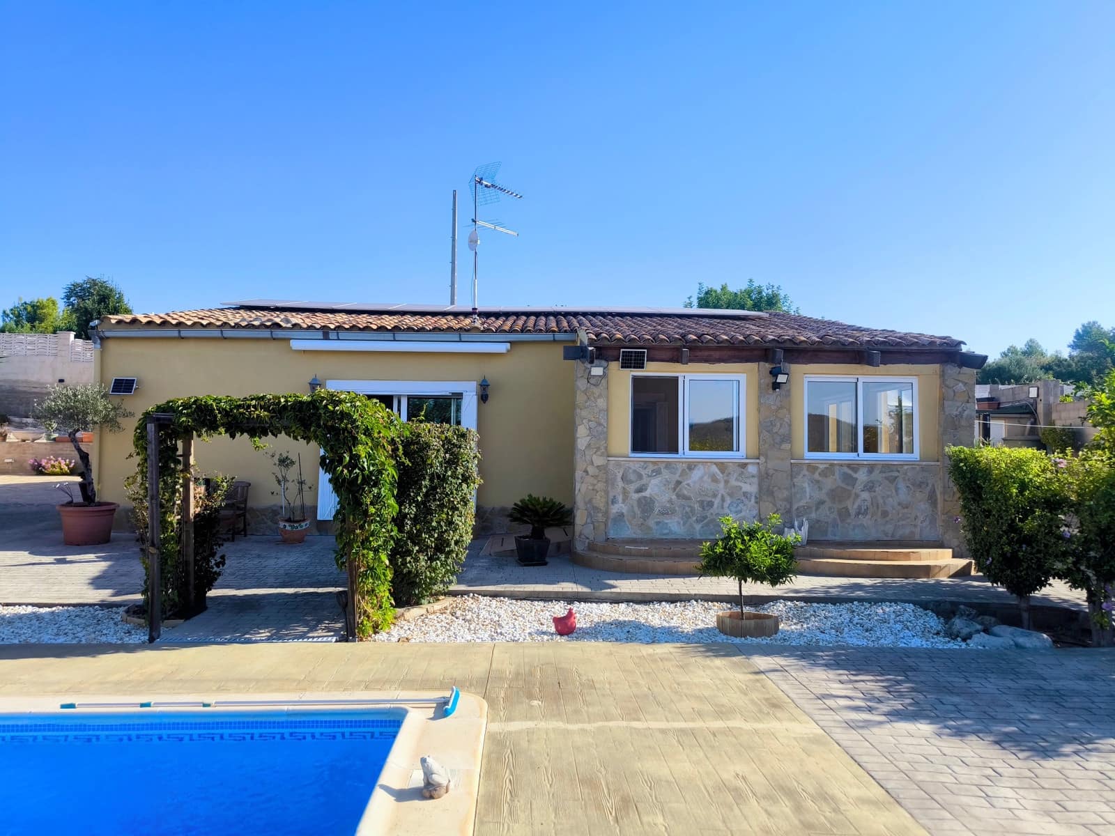 5 bedroom Villa for sale in Turis with pool garage - € 299,950 (Ref: 10048856)