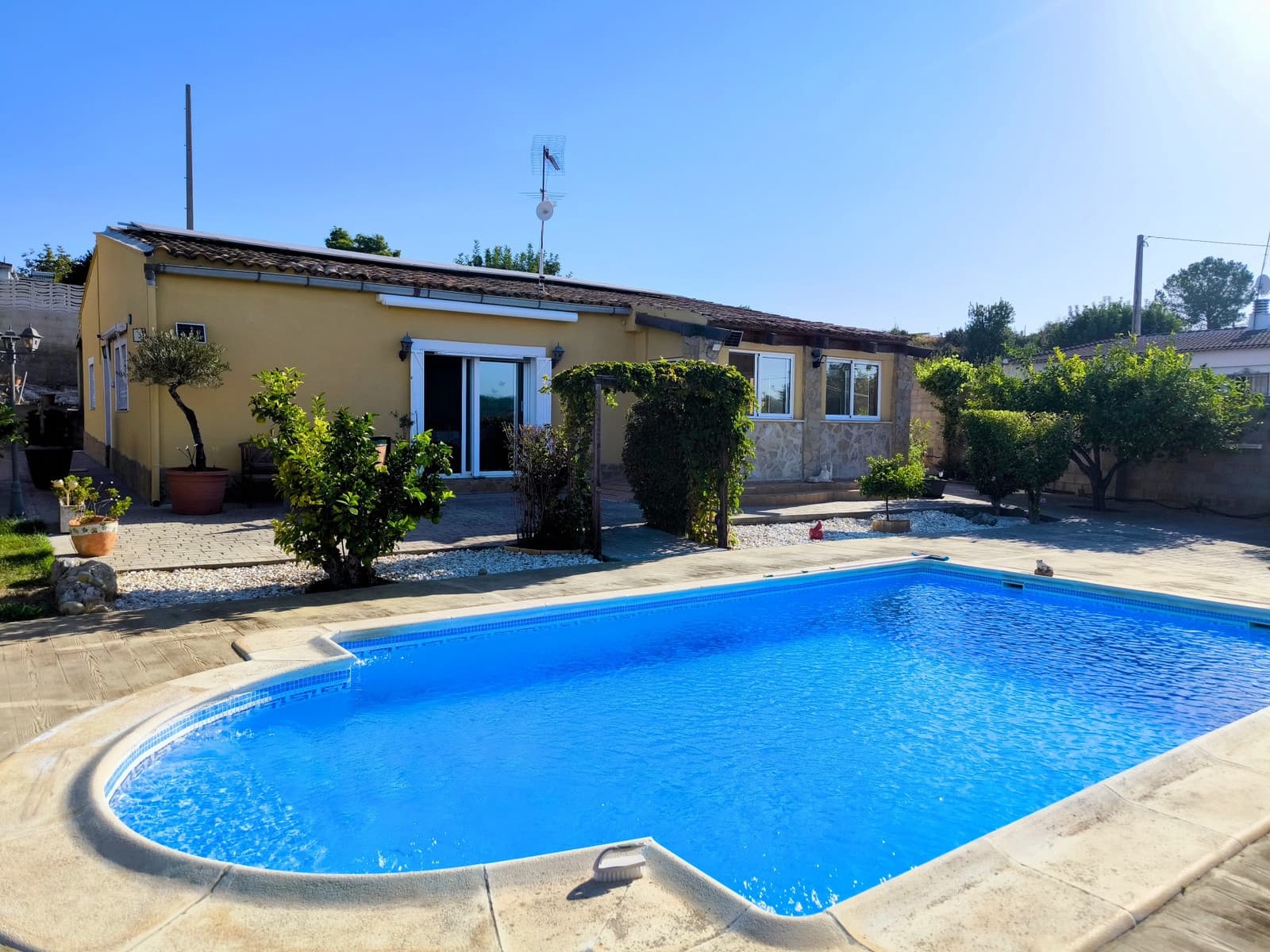 5 bedroom Villa for sale in Turis with pool garage - € 299,950 (Ref: 10048856)