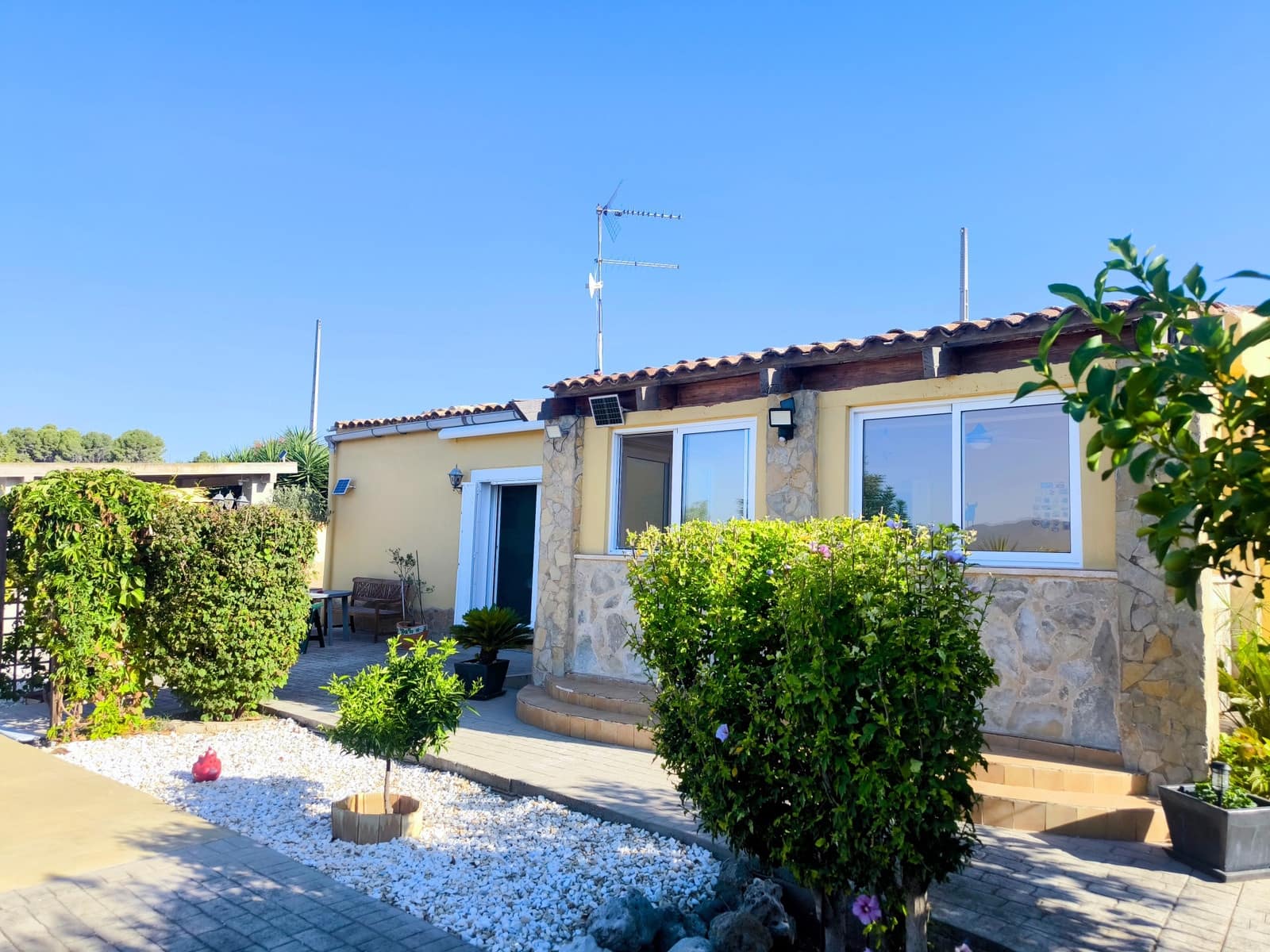 5 bedroom Villa for sale in Turis with pool garage - € 299,950 (Ref: 10048856)